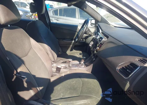 2012 Chrysler 200 Touring z USA, uszkodzony, nr VIN 1C3CCBBB6CN166646